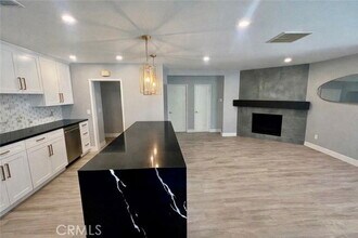 22020 Viscanio Rd in Los Angeles, CA - Building Photo - Building Photo