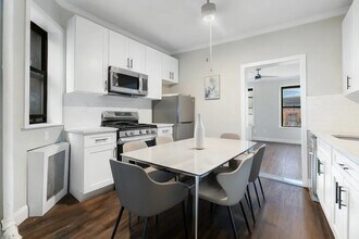 242 Mulberry St, Unit 18 in New York, NY - Building Photo - Building Photo