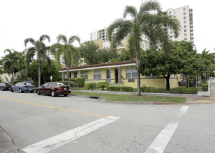 910-1000 S Douglas Rd in Coral Gables, FL - Building Photo - Building Photo