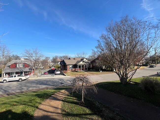 2124 Ashwood Ave in Nashville, TN - Building Photo - Building Photo