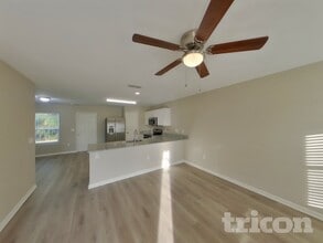 2425 Lake Forest Ave in Spring Hill, FL - Building Photo - Building Photo