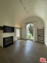 459 S Holt Ave in Los Angeles, CA - Building Photo - Building Photo