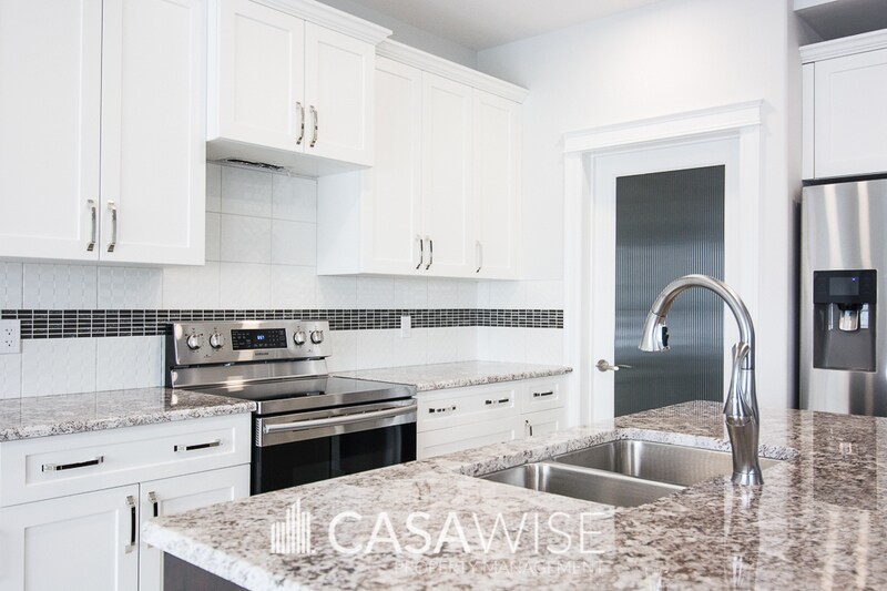 8165-222A 222a St NW in Edmonton, AB - Building Photo