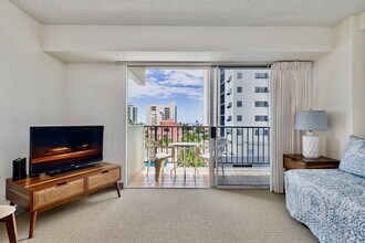 2440 Kuhio Ave, Unit 610 in Honolulu, HI - Foto de edificio - Building Photo