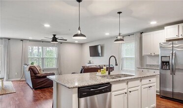 635 Hogan Dr in Richmond Hill, GA - Building Photo - Building Photo