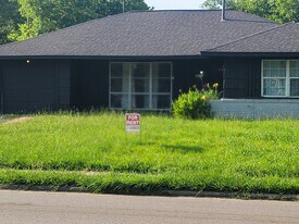 5623 Bellfort Ave in Houston, TX - Building Photo