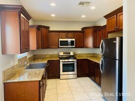 6882 Majestic Palm Dr in Las Vegas, NV - Building Photo