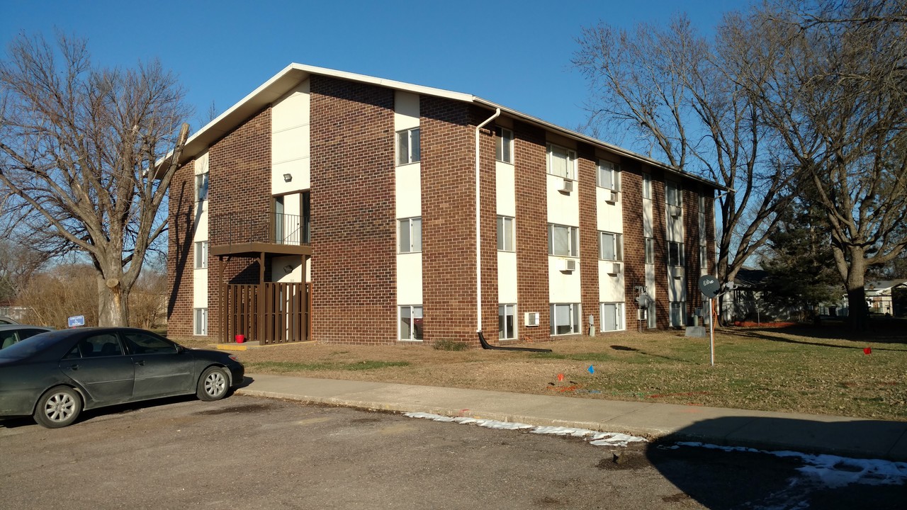 Oakwood Square Apartments in South Sioux City, NE - Building Photo