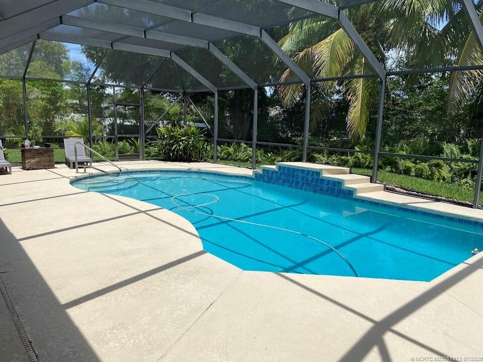 94 NE Elderberry Terrace in Jensen Beach, FL - Building Photo