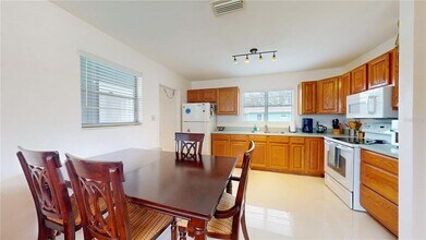 4728 W Bay Ave in Tampa, FL - Building Photo - Building Photo