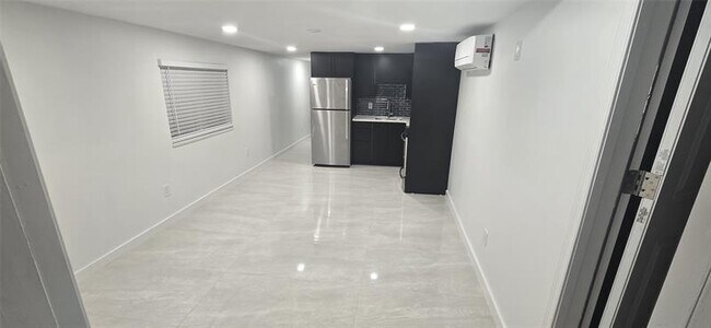 5310 SW 23rd Terrace in Fort Lauderdale, FL - Foto de edificio - Building Photo
