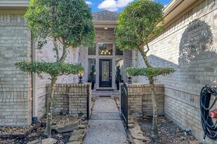 192 Monterrey Rd W in Montgomery, TX - Building Photo