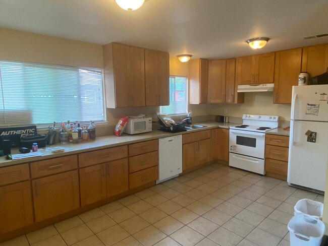 property at 2021 Sierra Rd