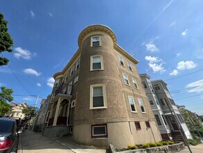 51 Ibbetson St, Unit 3 in Somerville, MA - Foto de edificio - Building Photo