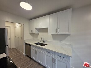 1433 Brockton Ave in Los Angeles, CA - Building Photo - Building Photo