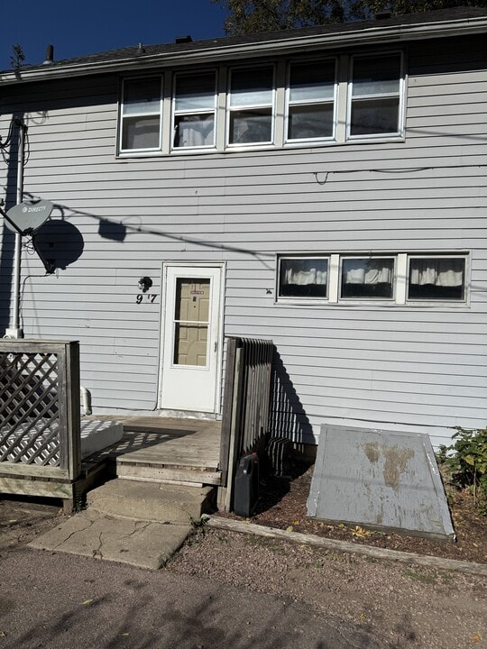 947 W 8th St in Sioux Falls, SD - Building Photo