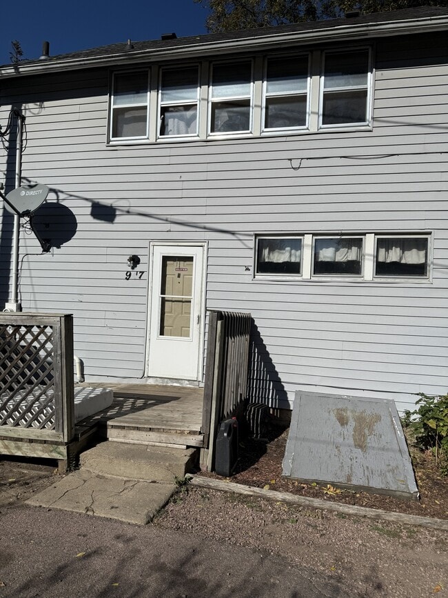 property at 947 W 8th St