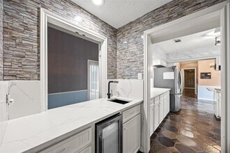 10703 Cypresswood Dr in Houston, TX - Building Photo - Building Photo