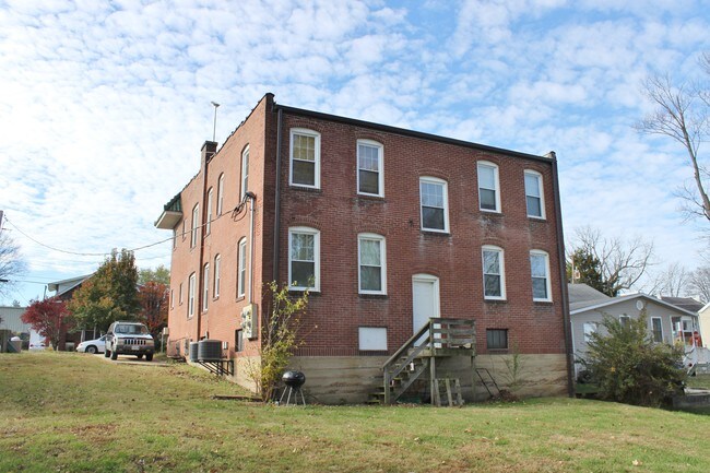 209 E 4th St in Washington, MO - Building Photo - Building Photo