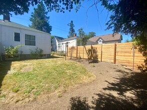 5708 8th Ave NW in Seattle, WA - Building Photo - Building Photo