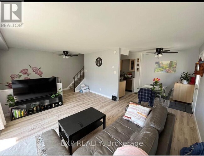 135 Sonnet Crescent in Ottawa, ON - Building Photo - Building Photo