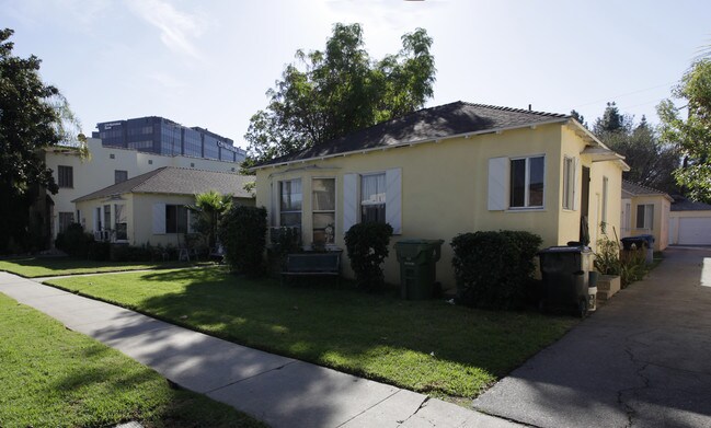 10942-10946 Hortense St in North Hollywood, CA - Building Photo - Building Photo