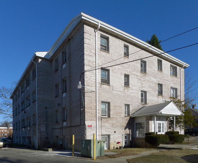 Essex House in West Haven, CT - Foto de edificio - Building Photo