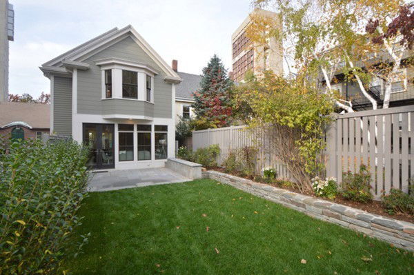 136 Banks St in Cambridge, MA - Building Photo - Building Photo