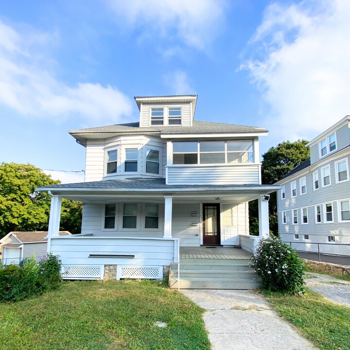 251 Flax Hill Rd, Unit 2 in Norwalk, CT - Building Photo