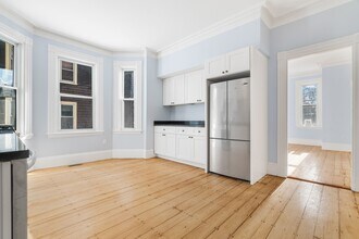 106 Paul Gore St, Unit 1 in Boston, MA - Foto de edificio - Building Photo