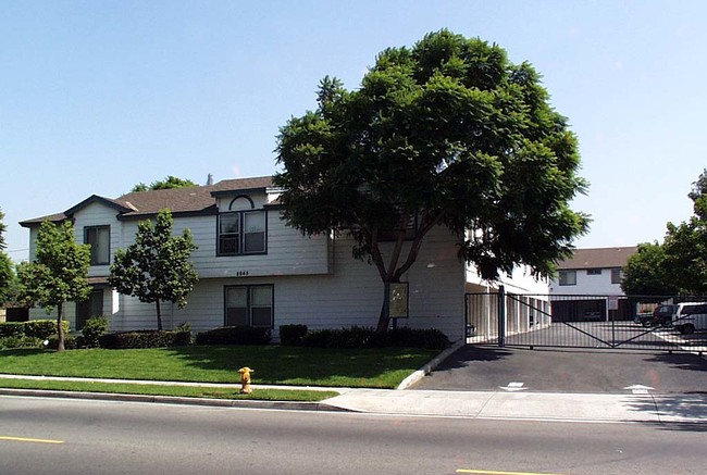 Juniper Apartments in Fontana, CA - Building Photo - Building Photo