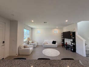 2062 Cottonwood St in Pittsburg, CA - Building Photo - Building Photo