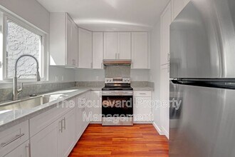 995 Awaawaanoa Pl in Honolulu, HI - Building Photo - Building Photo