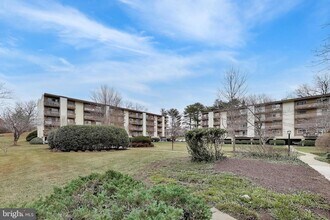 7420 Lakeview Dr in Bethesda, MD - Foto de edificio - Building Photo