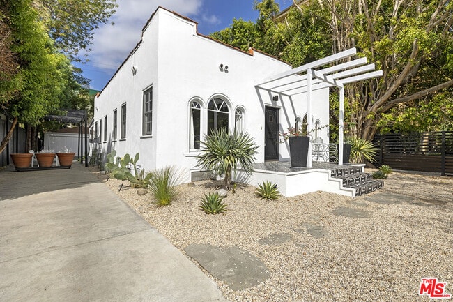 639 Westbourne Dr in West Hollywood, CA - Building Photo - Building Photo
