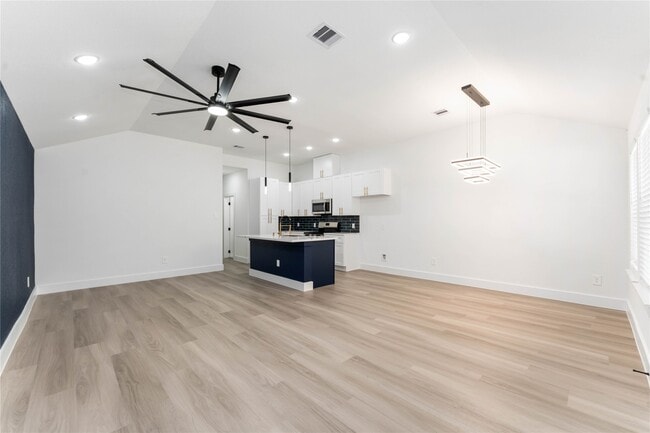 9406 Sandra St in Houston, TX - Foto de edificio - Building Photo