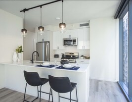 8 E Randolph St in Chicago, IL - Building Photo