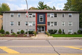 6715 Penn Ave S in Richfield, MN - Foto de edificio - Building Photo