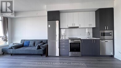 50 Upper Mall Wy in Vaughan, ON - Building Photo - Building Photo