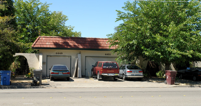 4451 Hoen Ave in Santa Rosa, CA - Building Photo - Building Photo