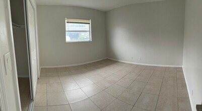 7801 NW 70th Ct in Tamarac, FL - Building Photo - Building Photo