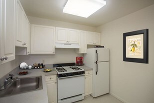 Vail Manor 55+ in Parsippany, NJ - Building Photo