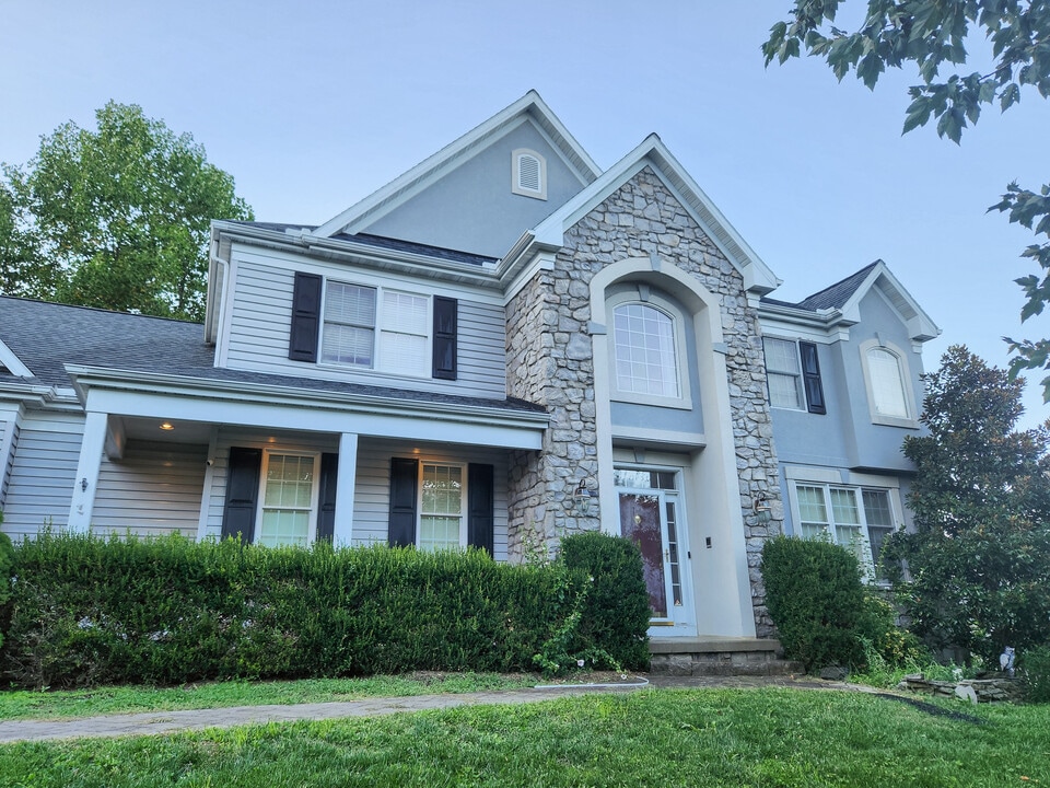 1110 Persimmon Dr in Lancaster, PA - Foto de edificio