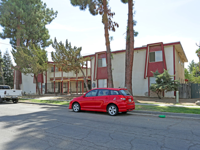 4486 E Sierra Madre Ave in Fresno, CA - Foto de edificio - Building Photo