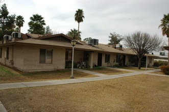 Urban League Manor in Phoenix, AZ - Foto de edificio - Building Photo