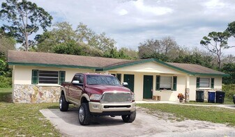 802 N Lake Dr in Fort Pierce, FL - Building Photo