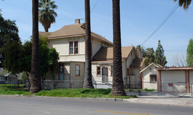 706 W 8th St in San Bernardino, CA - Building Photo - Building Photo