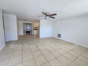 4352 Shoreline Dr in New Port Richey, FL - Foto de edificio - Building Photo