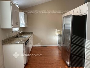 6827 Summit View Dr in Flowery Branch, GA - Foto de edificio - Building Photo