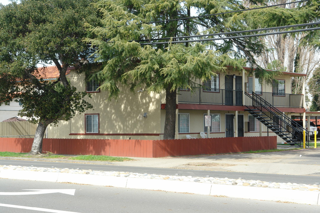 37248 Cherry St in Newark, CA - Foto de edificio